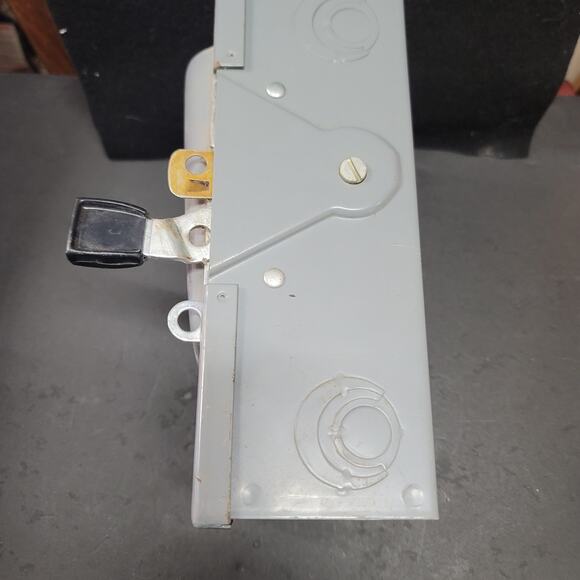 Square D D222N Safety Switch 60 AMP 240 V.A.C Phase 3 Fuse box UNUSED - Picture 7 of 13